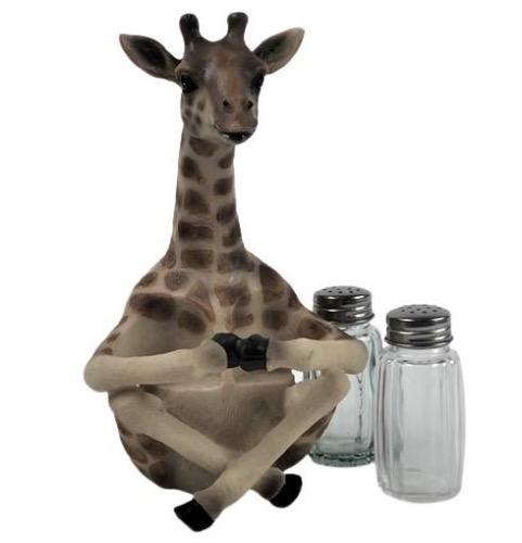 Giraffe, salt and pepper shakers, shaker set, jungle, kids decor, dining room, dining decor, gifts for the cook